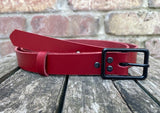 Plain leather 19mm or 25mm wide belt with matt black zinc buckle. Choice of 13 colours 121Z BK