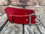 Plain leather 30mm wide belt with nickel plated steel buckle. Choice of 13 colours 685B