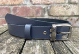 Plain leather 19mm or 25mm wide belt with nickle plated steel buckle. Choice of 13 colours 685C