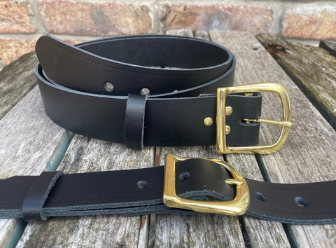 Plain leather belt with solid brass buckle. Choice of width & colour B019