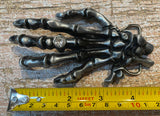 Skeleton hand metal belt buckle BK40