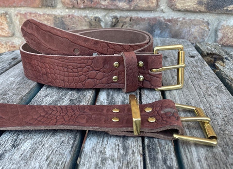 Brown crocodile skin look buffalo leather belt & solid brass roller buckle. Choice of width