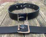 Buckle leather choker 19mm or 25mm wide. Choice of 13 colours.