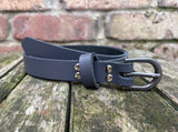 Plain leather 19mm wide belt with antique silver look zinc buckle. Choice of 13 colours PH75364