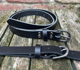 Plain leather 19mm wide belt with antique silver look zinc buckle. Choice of 13 colours PH75364