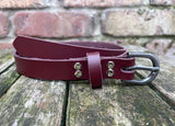 Plain leather 19mm wide belt with antique silver look zinc buckle. Choice of 13 colours PH75364