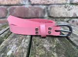 Plain leather 19mm wide belt with antique silver look zinc buckle. Choice of 13 colours PH75364