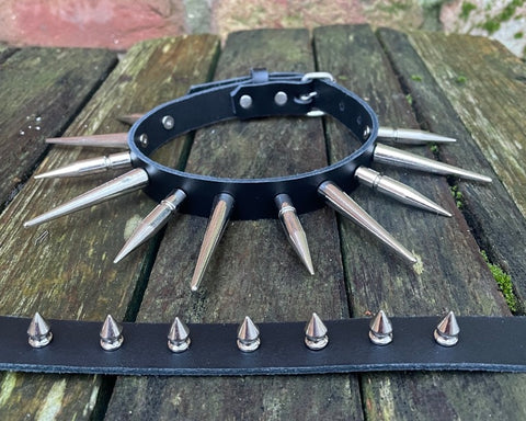 Spiked leather choker 1/2" to 2" spikes approx 19mm wide. Choice of 13 colours.