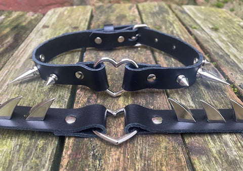 Spiked heart ring leather choker approx 19mm wide. Choice of 13 colours and spike size.