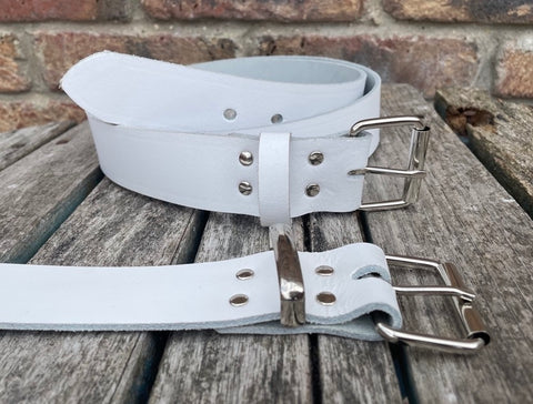 White plain leather belt with nickel plated steel roller buckle. Choice of width.