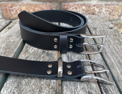 Plain leather belt with brushed nickel zinc buckle. 30mm wide choice of colour Z2498