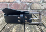 Plain leather 30mm wide belt with metal nuts & bolt buckle. Choice of 13 colours