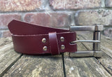 Plain leather 30mm wide belt with metal nuts & bolt buckle. Choice of 13 colours